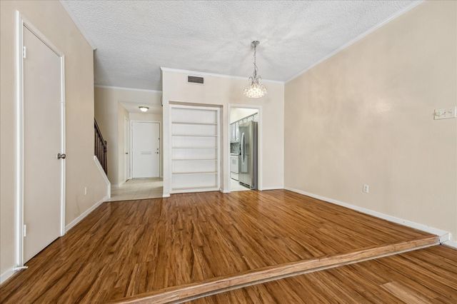 1035 Fountain View Drive, Houston, TX 77057