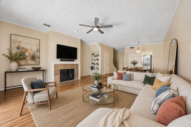 1035 Fountain View Drive, Houston, TX 77057