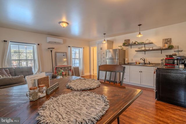 940 DEIBLER GAP RD, Dalmatia, PA 17017