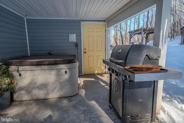 940 DEIBLER GAP RD, Dalmatia, PA 17017