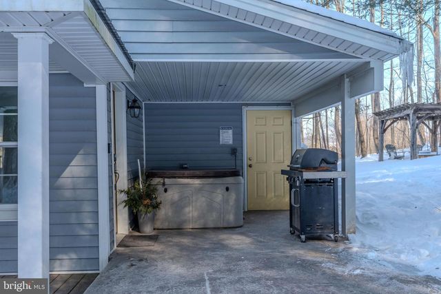 940 DEIBLER GAP RD, Dalmatia, PA 17017