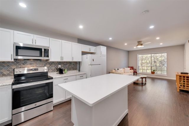 5311 Fleetwood Oaks Avenue 267, Dallas, TX 75235