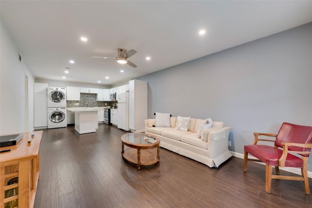 5311 Fleetwood Oaks Avenue 267, Dallas, TX 75235