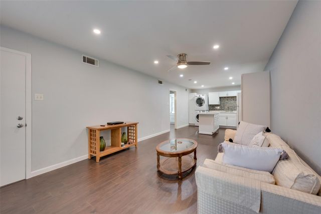 5311 Fleetwood Oaks Avenue 267, Dallas, TX 75235