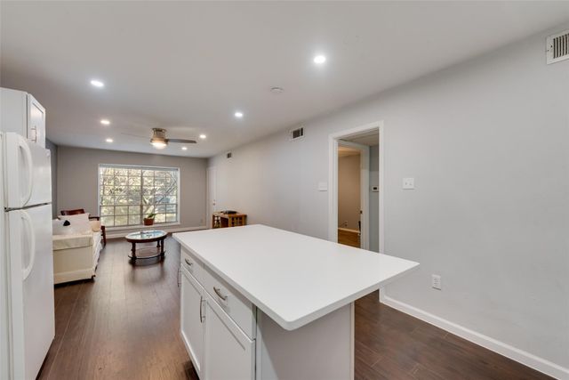 5311 Fleetwood Oaks Avenue 267, Dallas, TX 75235