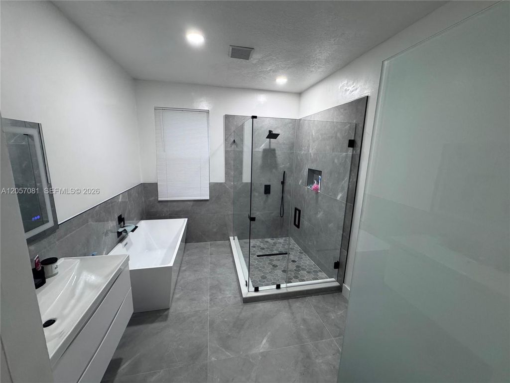 Image 5 of property listing at 23922 SW 108th Ave, Homestead, FL 33032