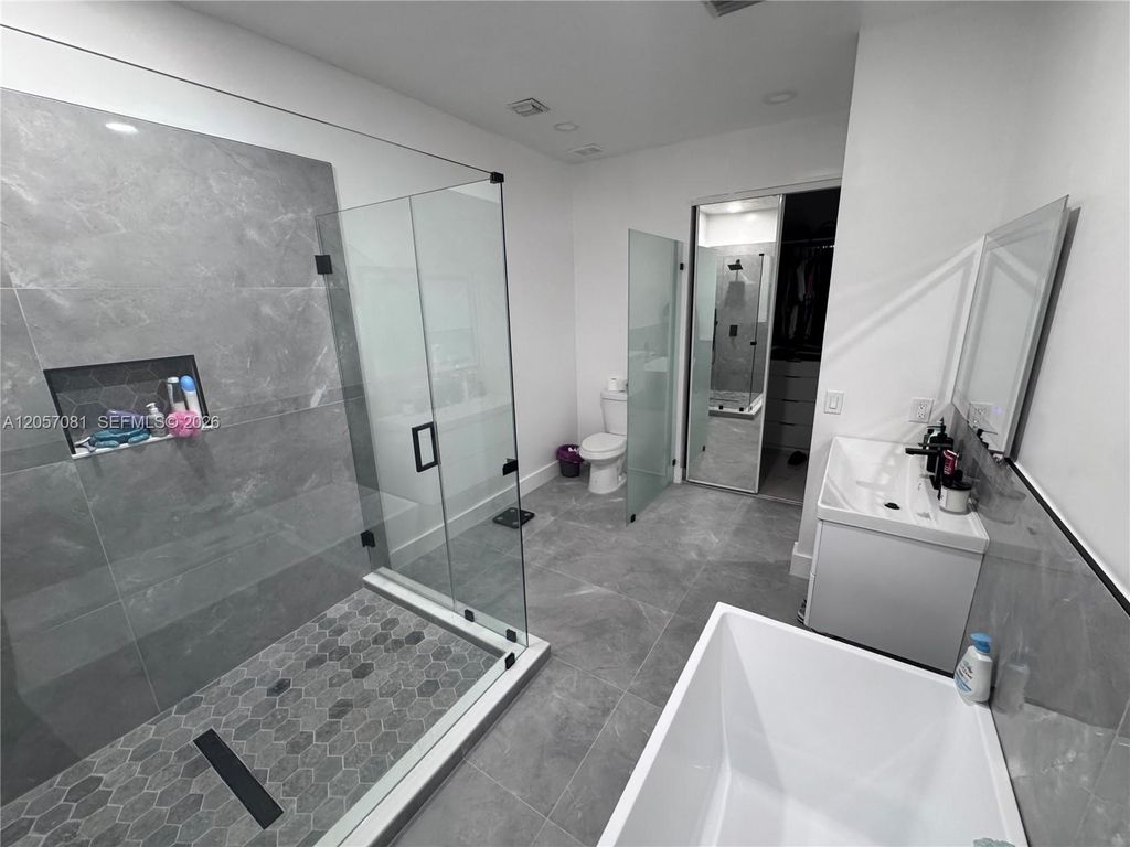 Image 6 of property listing at 23922 SW 108th Ave, Homestead, FL 33032