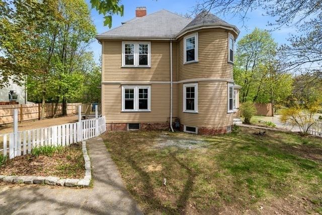 10 Oak Bluff St, Medford, MA 02155