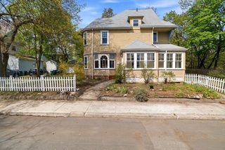 10 Oak Bluff St, Medford, MA 02155