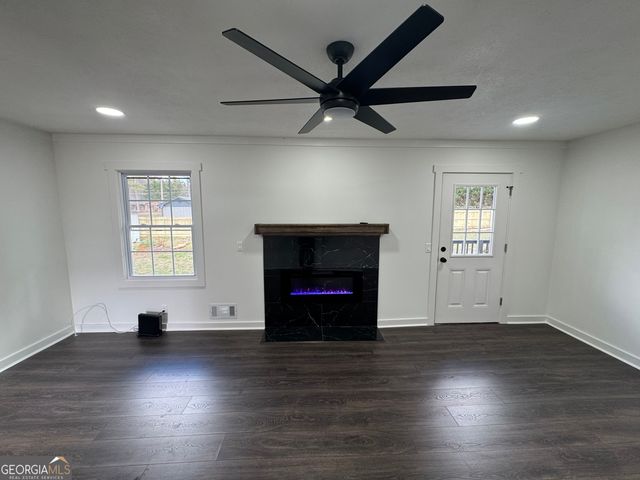 1390 White Oak Street SE, Conyers, GA 30013