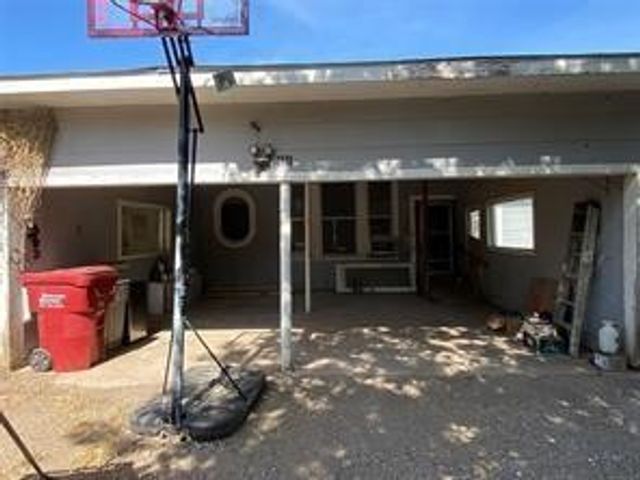 401 S Gardner Street, Whitewright, TX 75491