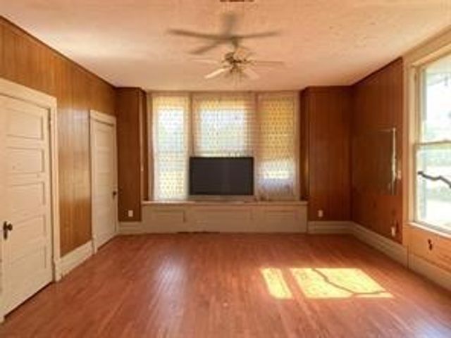 401 S Gardner Street, Whitewright, TX 75491