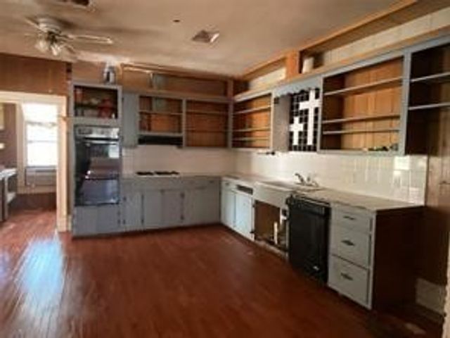 401 S Gardner Street, Whitewright, TX 75491