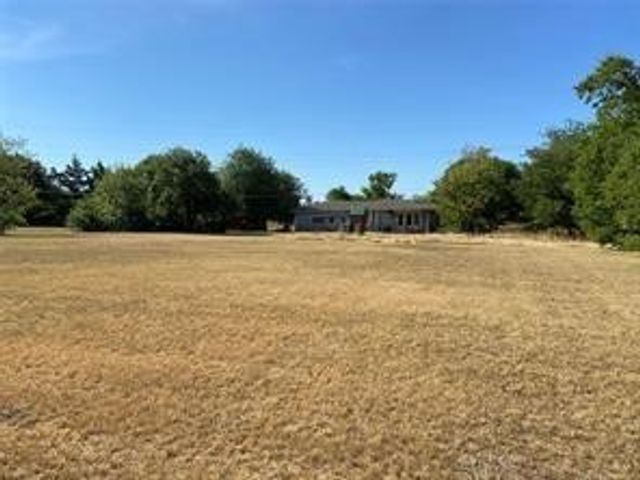 401 S Gardner Street, Whitewright, TX 75491