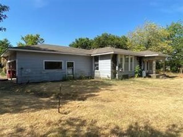 401 S Gardner Street, Whitewright, TX 75491