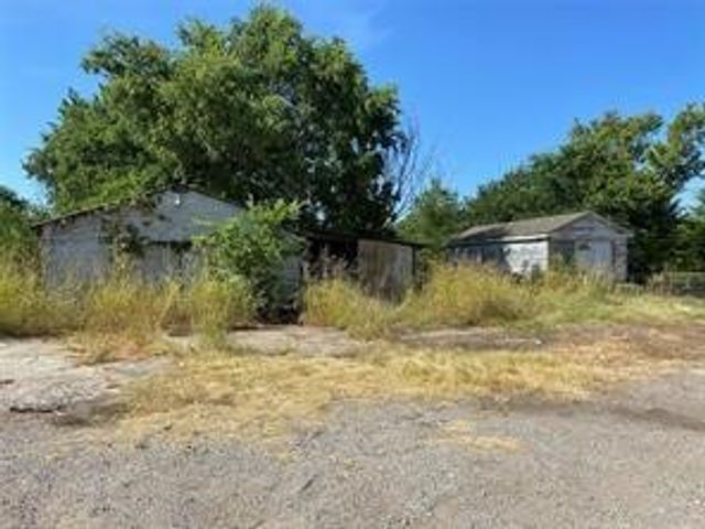 401 S Gardner Street, Whitewright, TX 75491