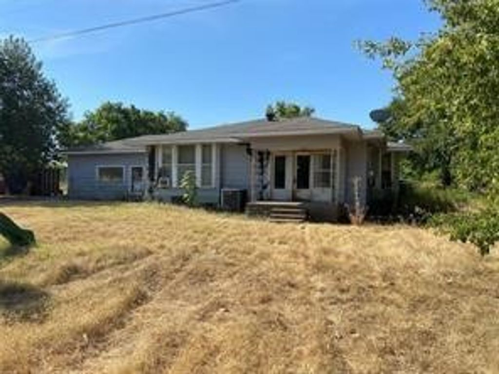 401 S Gardner Street, Whitewright, TX 75491