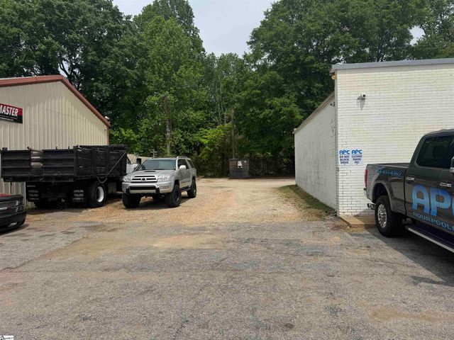 1609 E Main Street, Easley, SC 29640