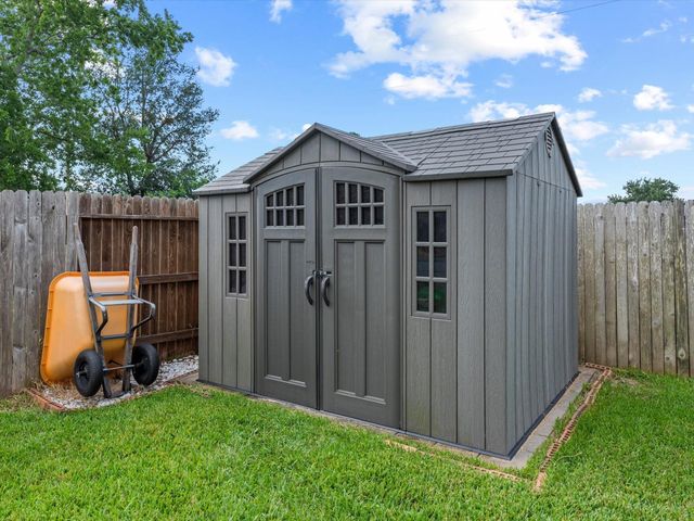 16551 Winthrop Bend Drive, Houston, TX 77084