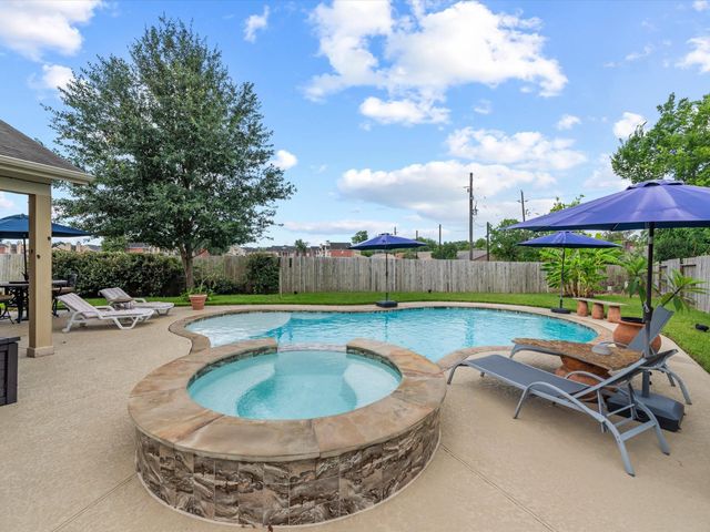 16551 Winthrop Bend Drive, Houston, TX 77084