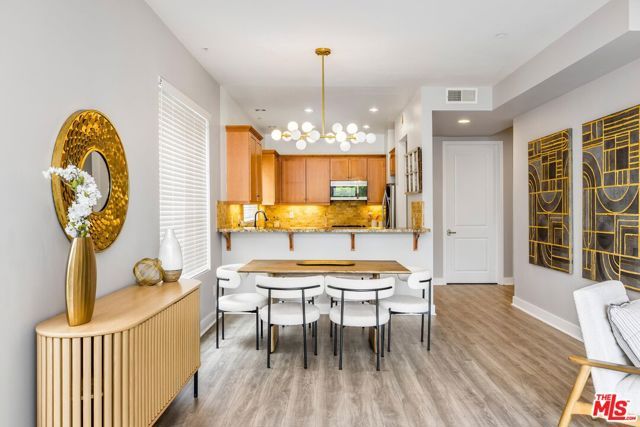 11851 Laurelwood Drive 102, Studio City (los Angeles), CA 91604