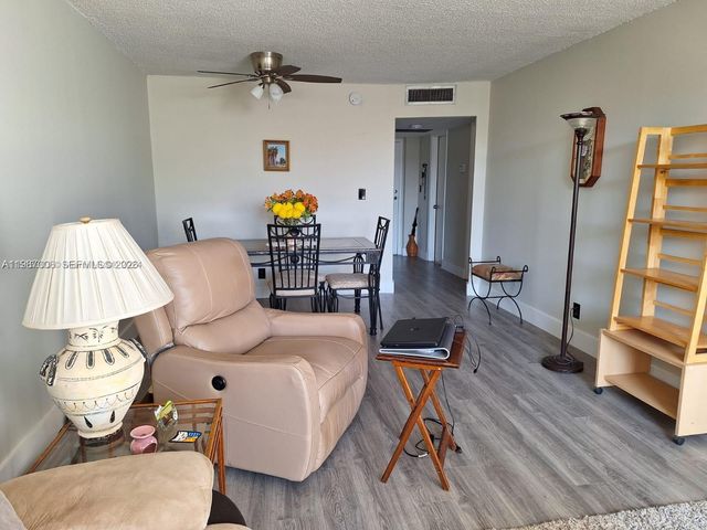6700 Cypress Road 409, Plantation, FL 33317