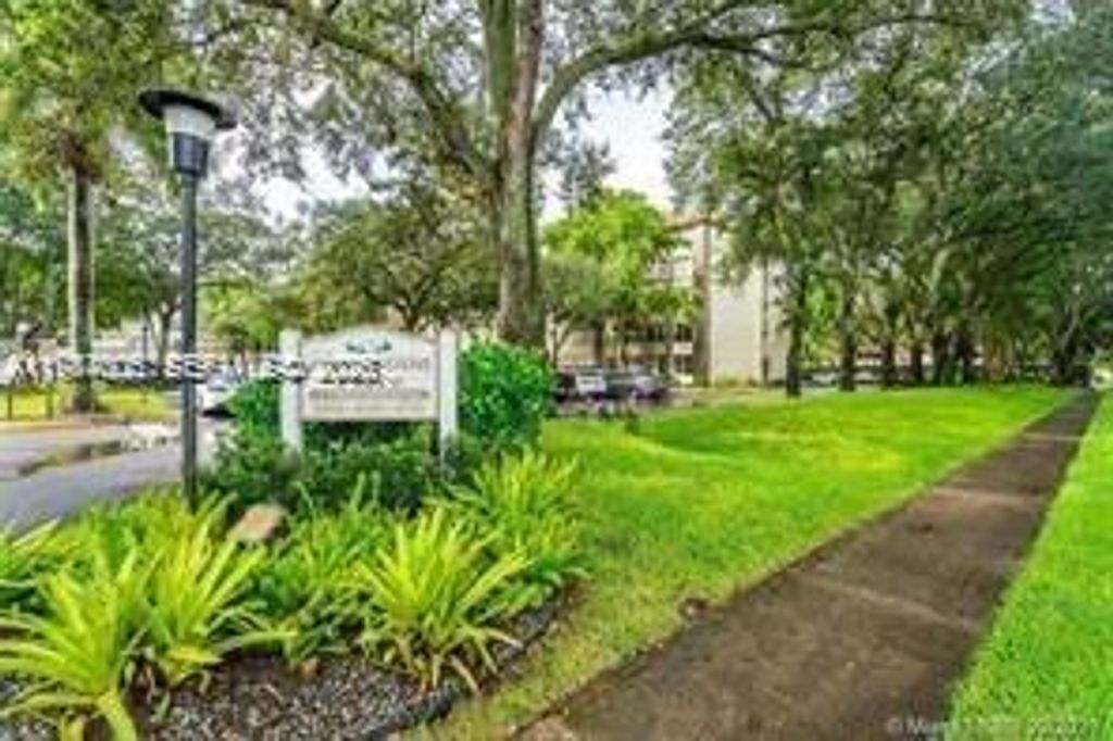 6700 Cypress Road 409, Plantation, FL 33317