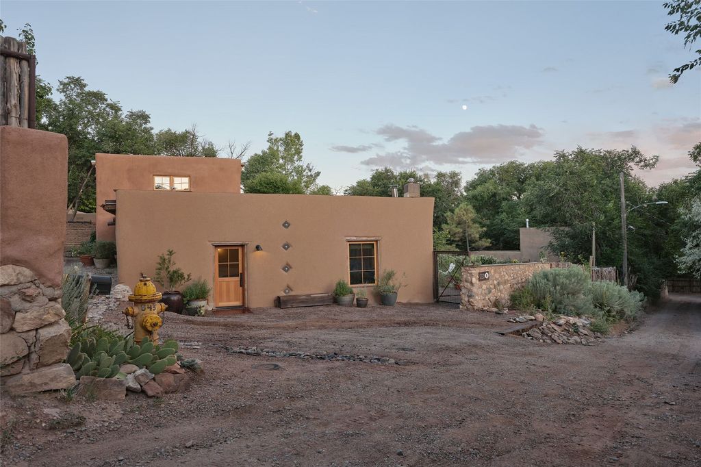 220 Rodriguez, Santa Fe, NM 87501