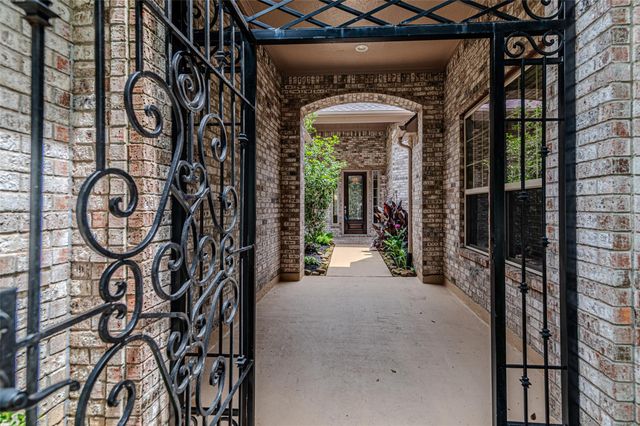 1302 Majestic Pines Court, Houston, TX 77345
