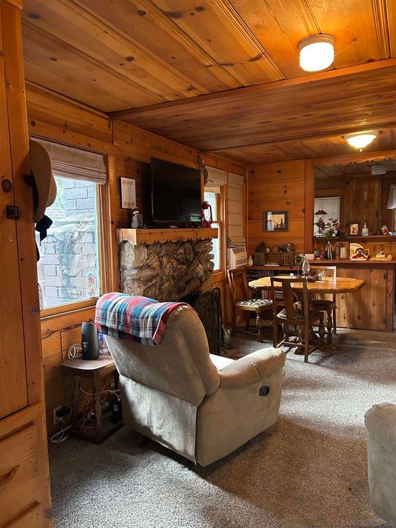 Image 9 of property listing at Address unavailable.