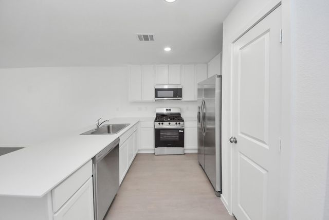 1031 Garnet Rain, Beasley, TX 77417