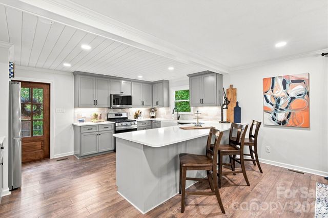 215 Pinehurst Lane, Newton, NC 28658