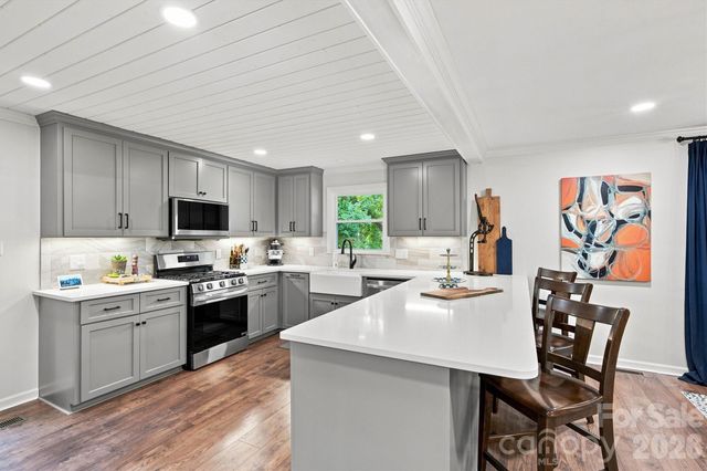 215 Pinehurst Lane, Newton, NC 28658