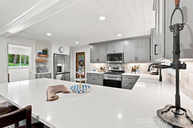 215 Pinehurst Lane, Newton, NC 28658