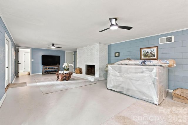 215 Pinehurst Lane, Newton, NC 28658