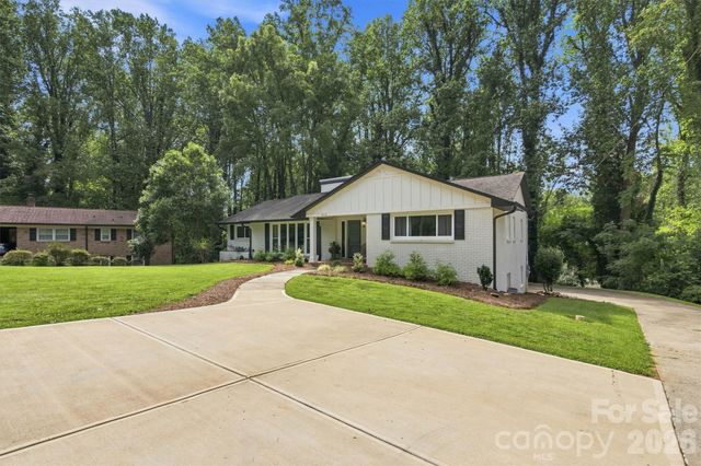 215 Pinehurst Lane, Newton, NC 28658