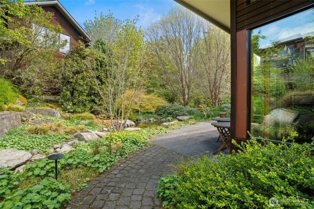 620 Vineyard Lane #B-103, Bainbridge Island, WA 98110