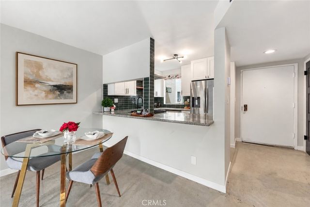 15207 Magnolia Boulevard 119, Sherman Oaks, CA 91403