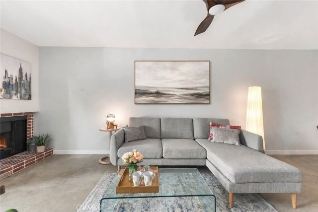 15207 Magnolia Boulevard 119, Sherman Oaks, CA 91403