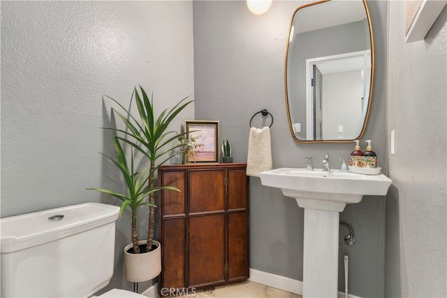 15207 Magnolia Boulevard 119, Sherman Oaks, CA 91403