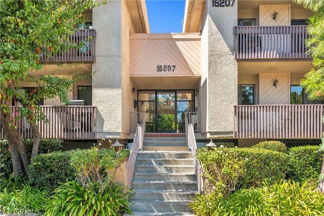 15207 Magnolia Boulevard 119, Sherman Oaks, CA 91403