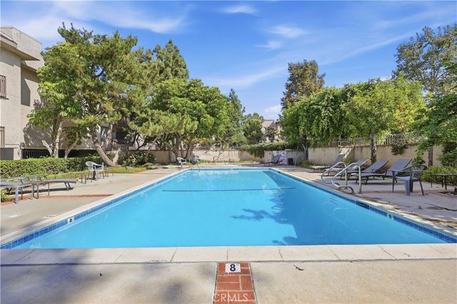 15207 Magnolia Boulevard 119, Sherman Oaks, CA 91403