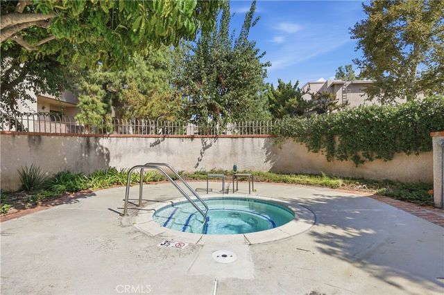 15207 Magnolia Boulevard 119, Sherman Oaks, CA 91403