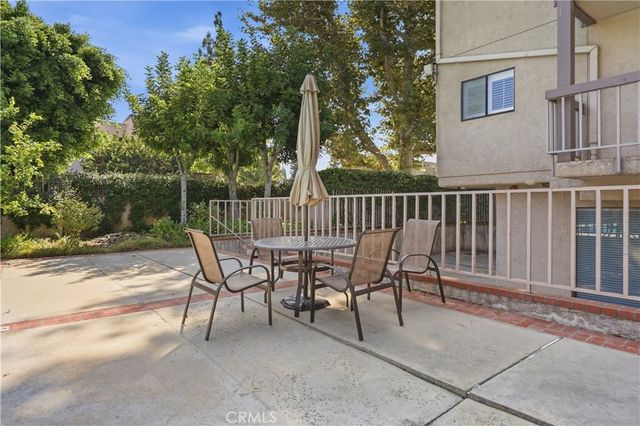 15207 Magnolia Boulevard 119, Sherman Oaks, CA 91403