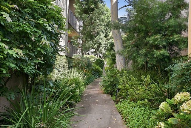 15207 Magnolia Boulevard 119, Sherman Oaks, CA 91403