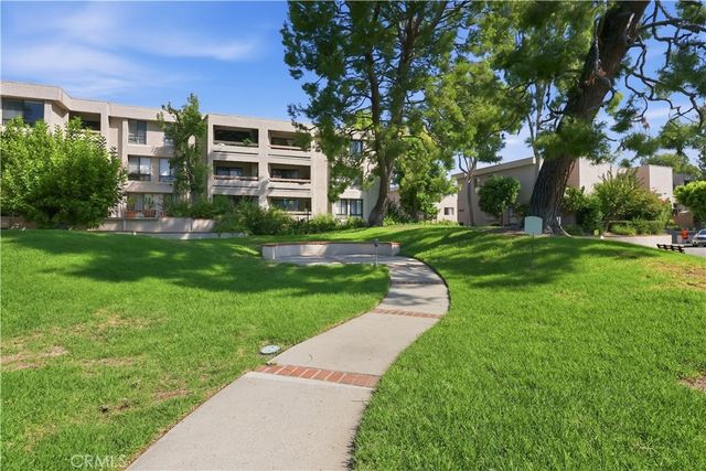 15207 Magnolia Boulevard 119, Sherman Oaks, CA 91403