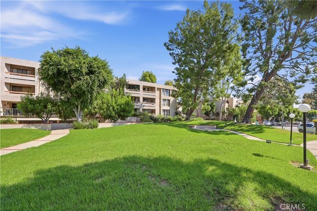 15207 Magnolia Boulevard 119, Sherman Oaks, CA 91403