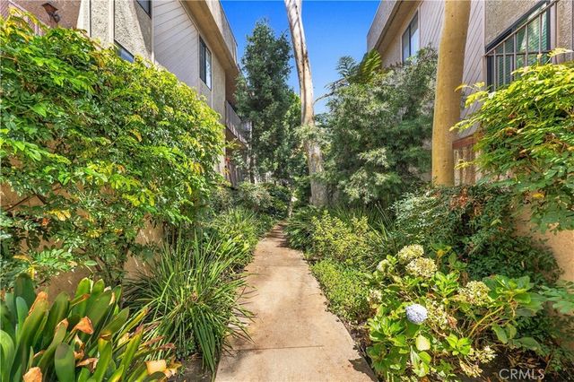 15207 Magnolia Boulevard 119, Sherman Oaks, CA 91403