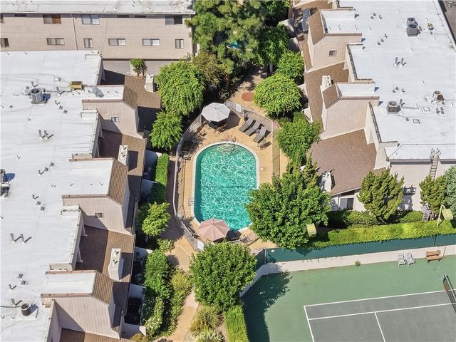 15207 Magnolia Boulevard 119, Sherman Oaks, CA 91403