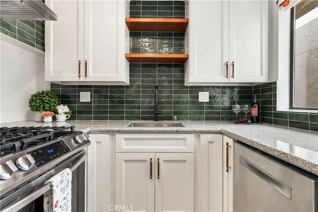 15207 Magnolia Boulevard 119, Sherman Oaks, CA 91403
